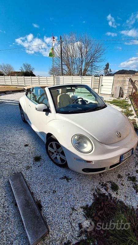 Usata VW New Beetle Cabriolet 105 CV (77 kW) 2010 Bianco Cabrio