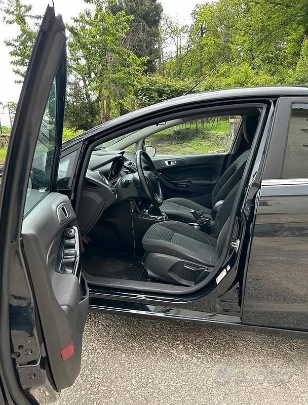 Usata Ford Fiesta Titanium 75 CV (55 kW) 2015 Nero Utilitaria