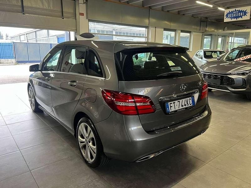 Usata Mercedes B180 122 CV (89 kW) 2018 Grigio Monovolume