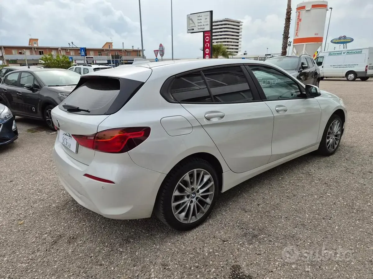 Usata BMW 116 Advantage 116 CV (85 kW) 2021 Bianco Utilitaria