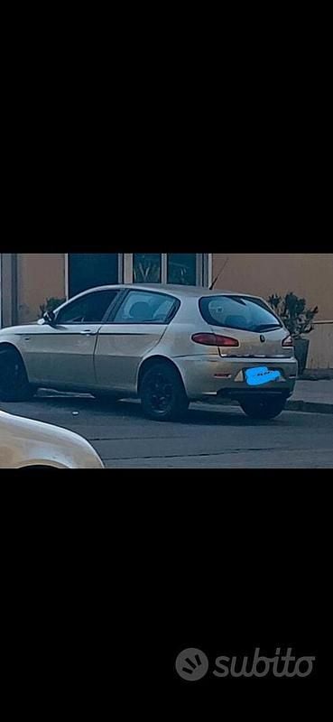 Usata Alfa Romeo 147 140 CV (102 kW) 2005 Utilitaria