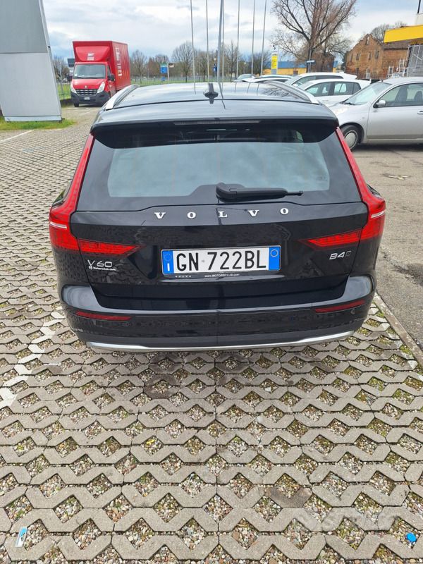 Usata Volvo V60 CC 197 CV (144 kW) 2023 Nero Station wagon