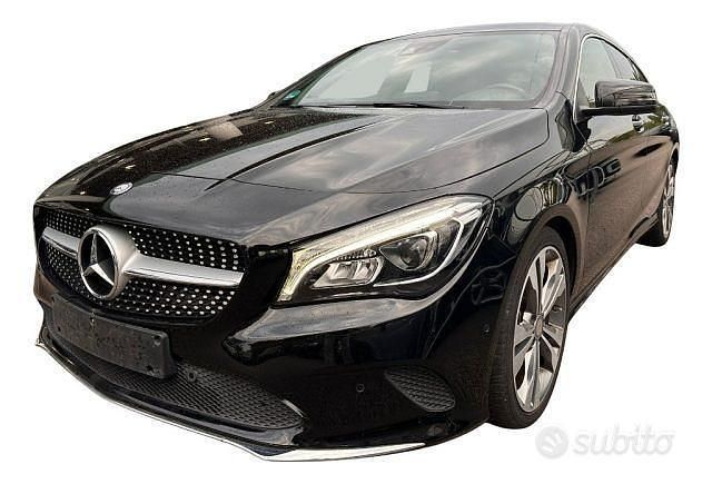Usata Mercedes CLA200 Premium 156 CV (114 kW) 2017 Nero Station wagon