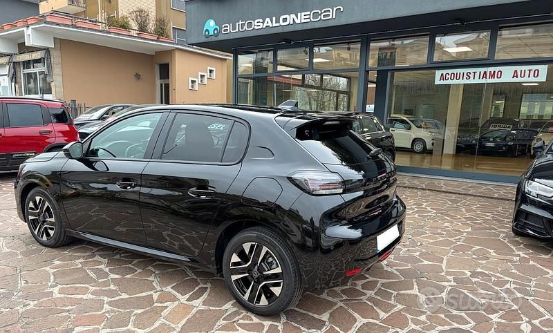 Usata Peugeot 208 Allure 101 CV (74 kW) 2025 Nero Utilitaria