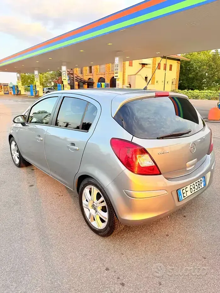 Usata Opel Corsa Cosmo 65 CV (47 kW) 2010 Grigio Utilitaria