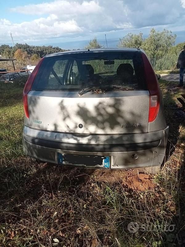 Usata Fiat Punto 80 CV (58 kW) 2000 Grigio Berlina