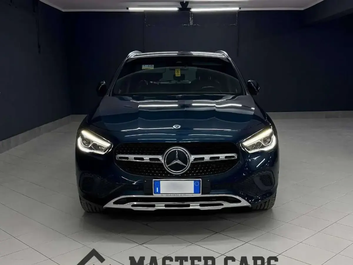 Usata Mercedes GLA200 150 CV (110 kW) 2022 Blu denim SUV