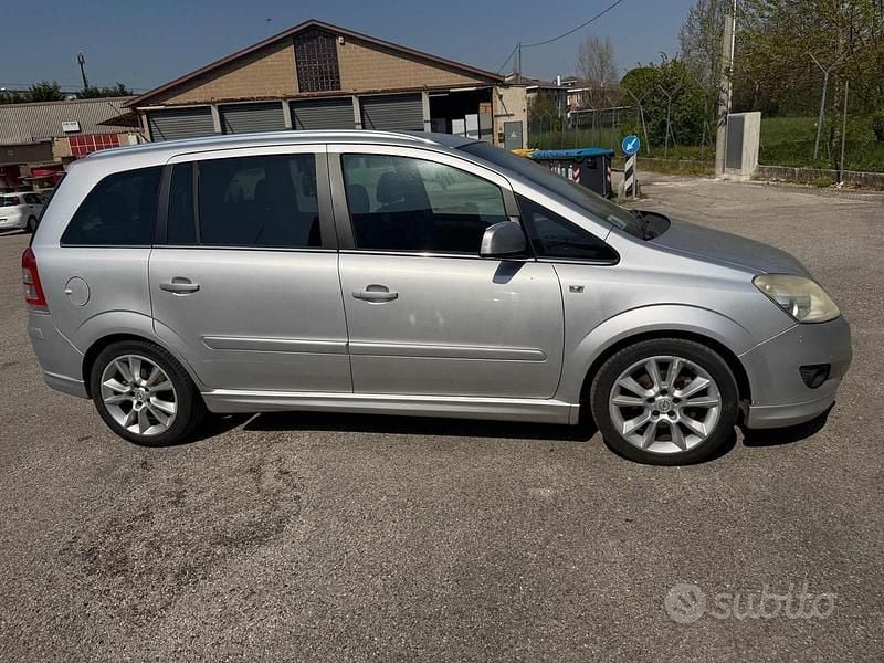 Usata Opel Zafira Cosmo 140 CV (102 kW) 2010 Grigio Monovolume