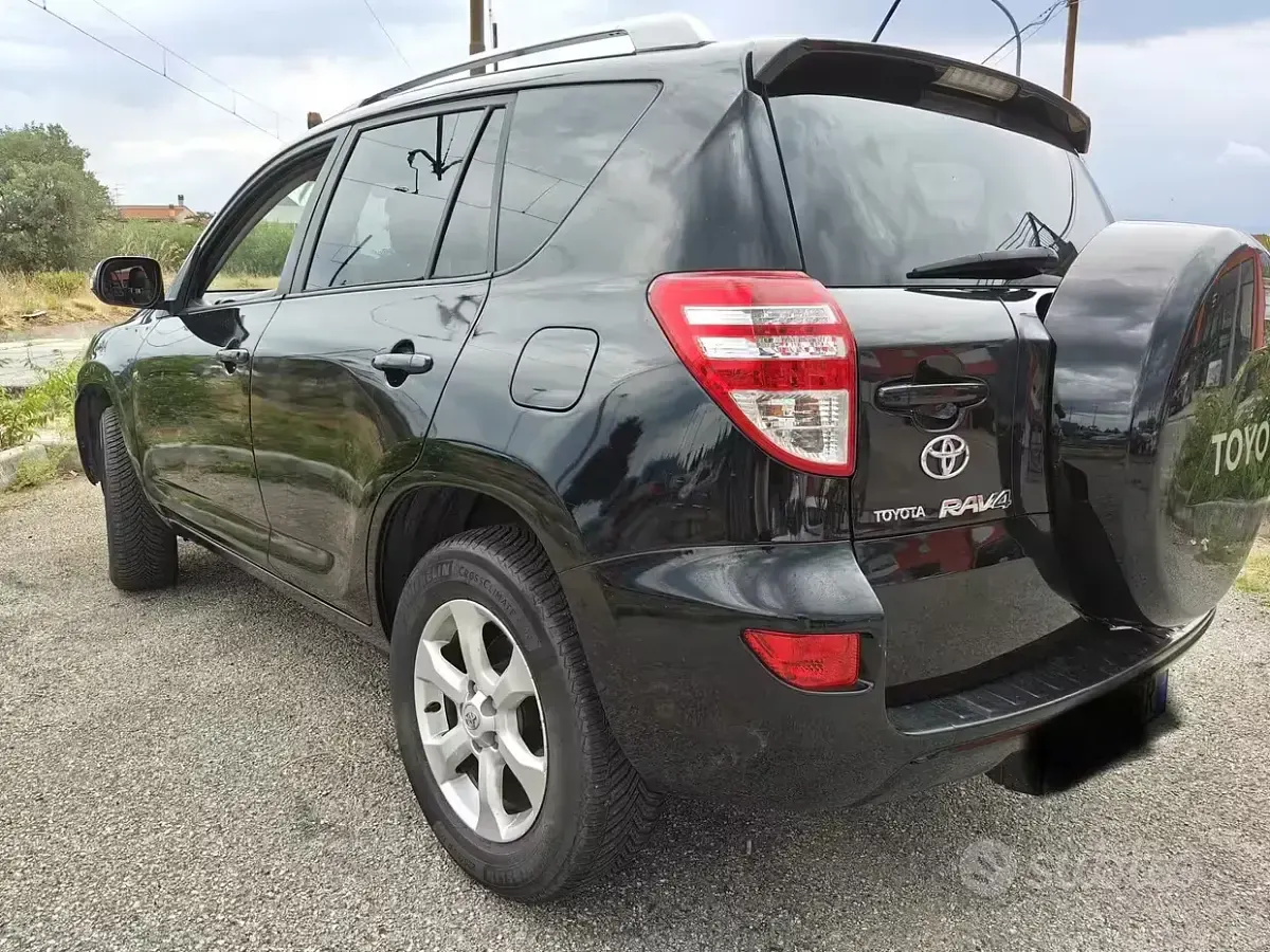 Usata Toyota RAV4 150 CV (110 kW) 2011 Nero SUV