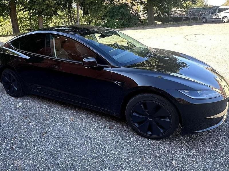 Usata 2024 Tesla Model 3 RWD Berlina | 35.000 € (Buon prezzo) - Immagine 1/4