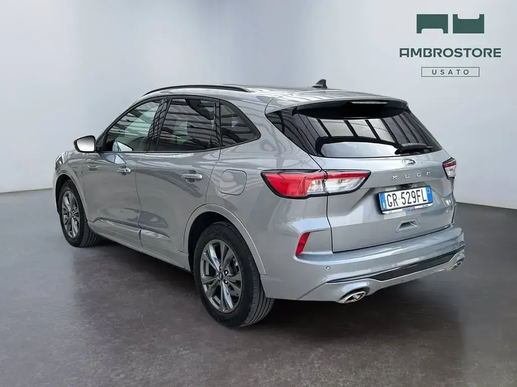 Usata Ford Kuga ST-Line 190 CV (139 kW) 2023 Solar silver SUV