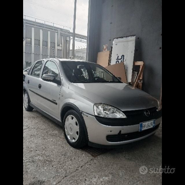 Grigio Usata 2001 Opel Corsa Tre volumi | 1000 € (Ottimo prezzo) - Immagine 1/4