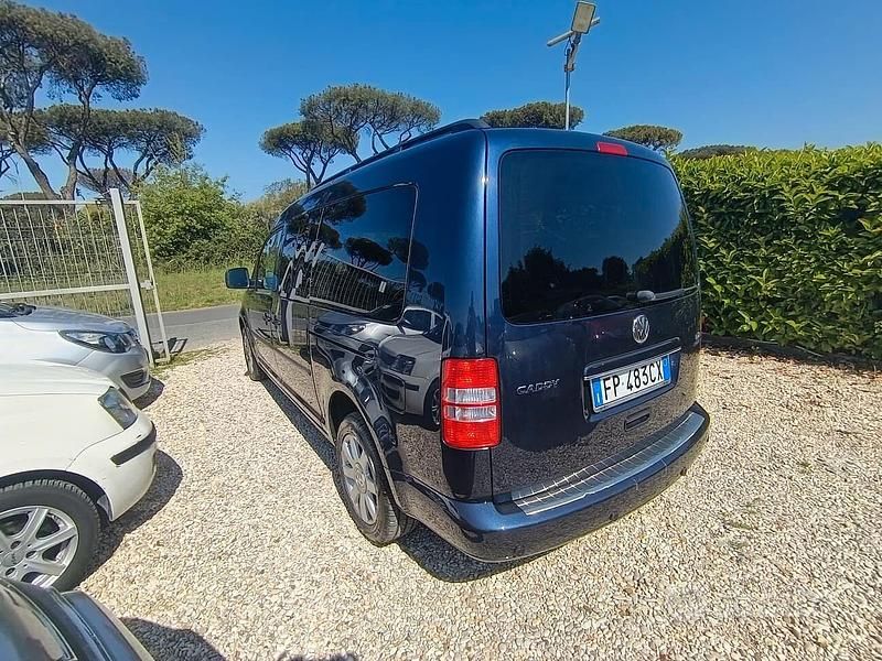 Usata VW Caddy Highline 102 CV (75 kW) 2012 Blu Monovolume