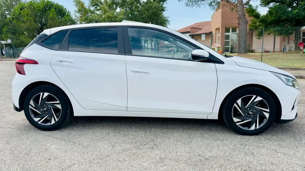 Usata Hyundai i20 84 CV (61 kW) 2022 Bianco Utilitaria