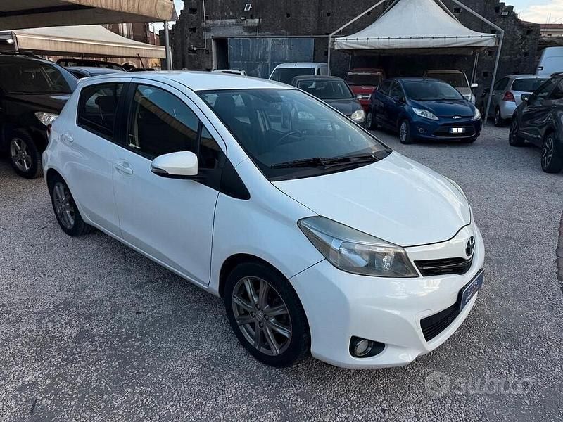 Usata Toyota Yaris Style 90 CV (66 kW) 2012 Bianco Berlina