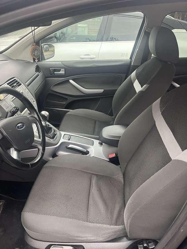 Usata Ford Kuga 140 CV (102 kW) 2012 SUV