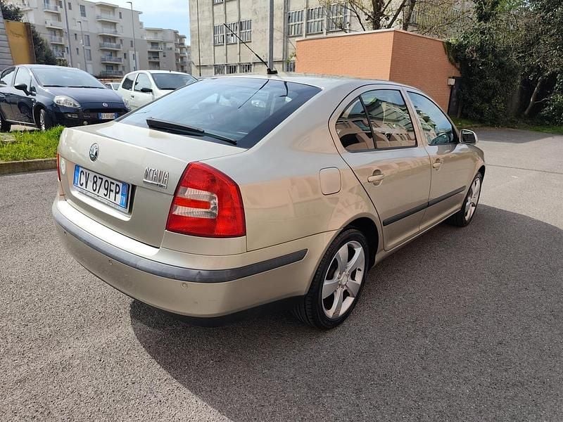 Usata Skoda Octavia Elegance 115 CV (84 kW) 2005 Oro Berlina