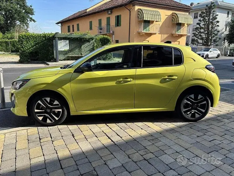 Usata Peugeot 208 Allure 101 CV (74 kW) 2025 Giallo Utilitaria