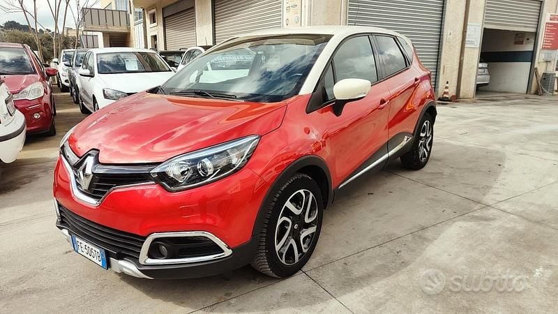 Usado Renault Captur Iconic 110 CV (80 kW) 2016 Rojo SUV