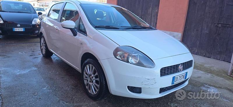 Usata Fiat Grande Punto Dynamic 77 CV (56 kW) 2009 Bianco Utilitaria