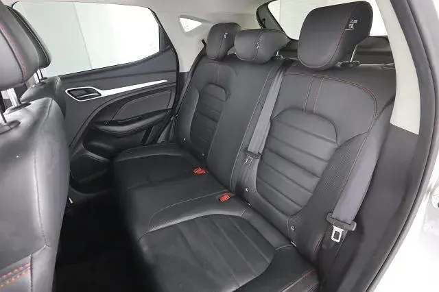 Usata MG ZS Luxury 106 CV (77 kW) 2024 Cosmic silver SUV