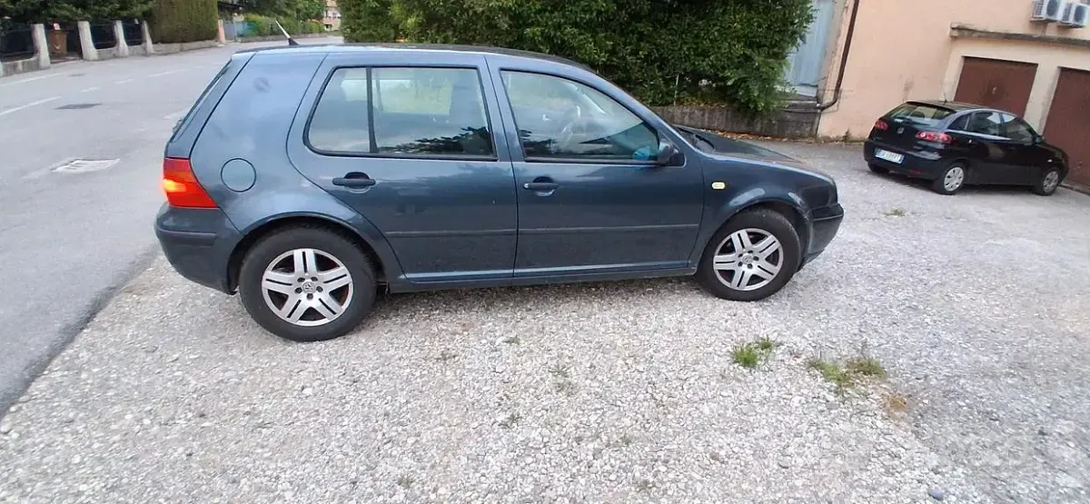 Usata VW Golf IV 90 CV (66 kW) 2000 Grigio Berlina