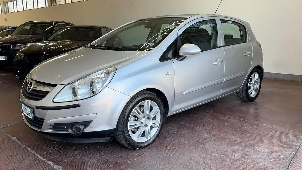 Usata Opel Corsa Cosmo 90 CV (66 kW) 2007 Grigio Utilitaria