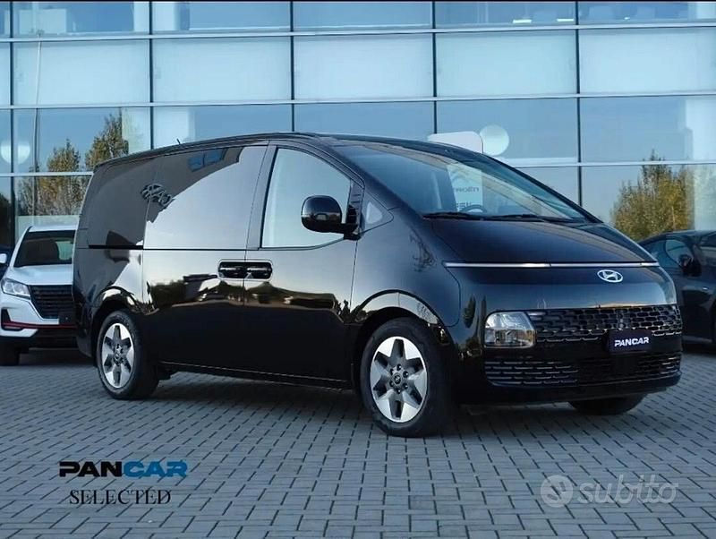 Gebraucht Hyundai Staria 177 PS (130 kW) 2023 Schwarz Van / Kleinbus