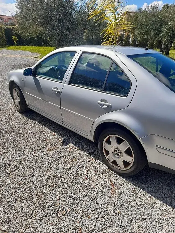 Usata VW Bora 116 CV (85 kW) 2001 Grigio Berlina