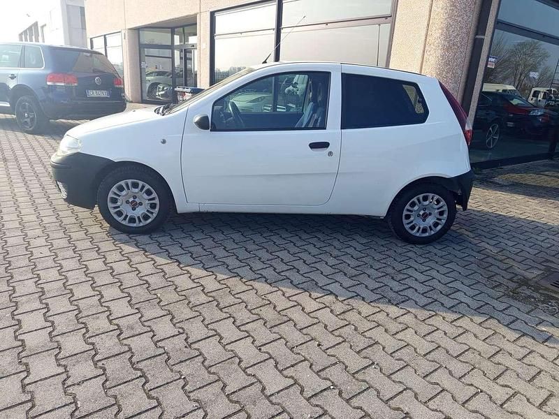 Usata Fiat Punto 69 CV (50 kW) 2004 Bianco Utilitaria