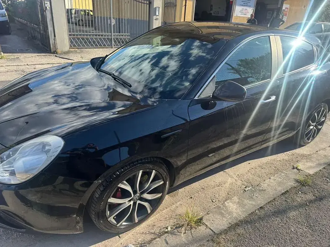 Usata Alfa Romeo Giulietta Exclusive 140 CV (102 kW) 2011 Nero Utilitaria