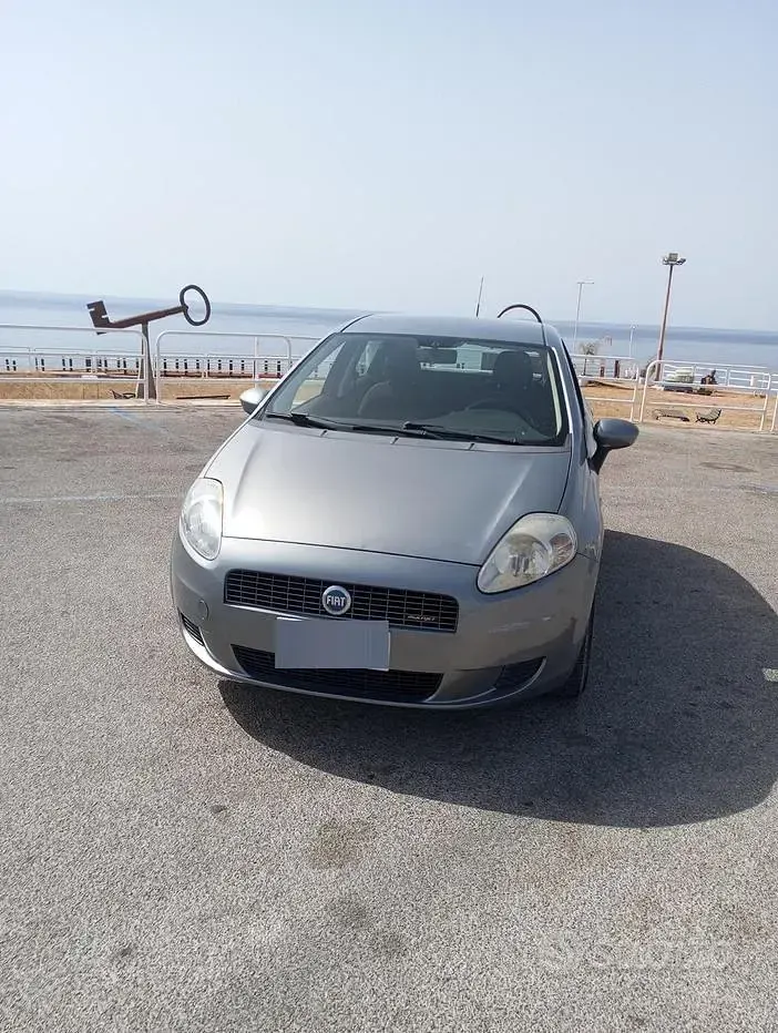 Usata Fiat Grande Punto 75 CV (55 kW) 2007 Grigio Utilitaria
