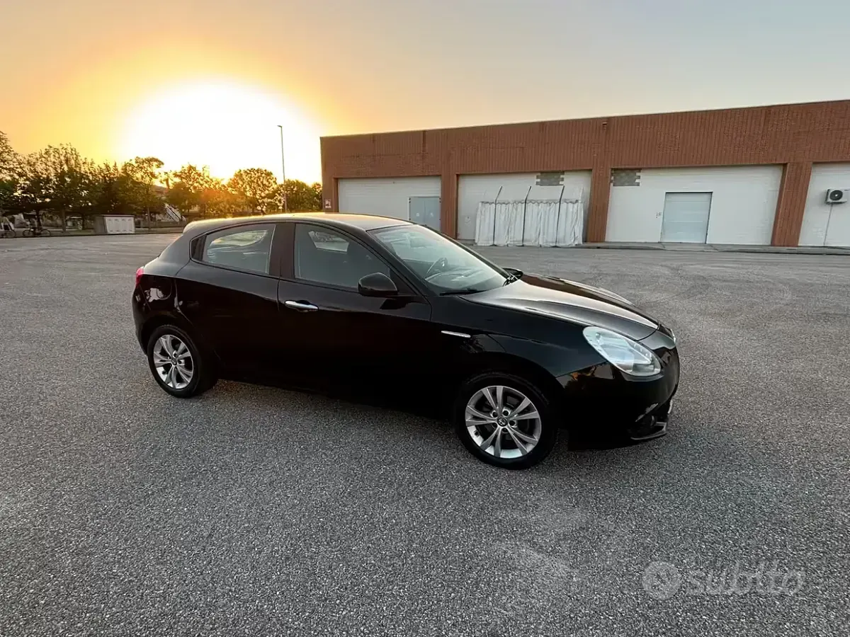 Usata Alfa Romeo Giulietta 120 CV (88 kW) 2010 Nero Utilitaria