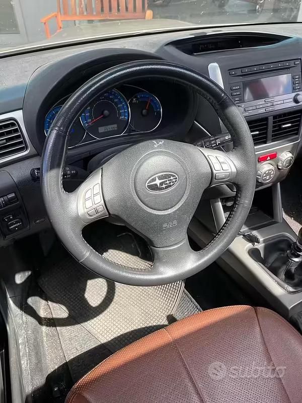 Usata Subaru Forester 147 CV (108 kW) 2009 Grigio scuro metallizzato SUV