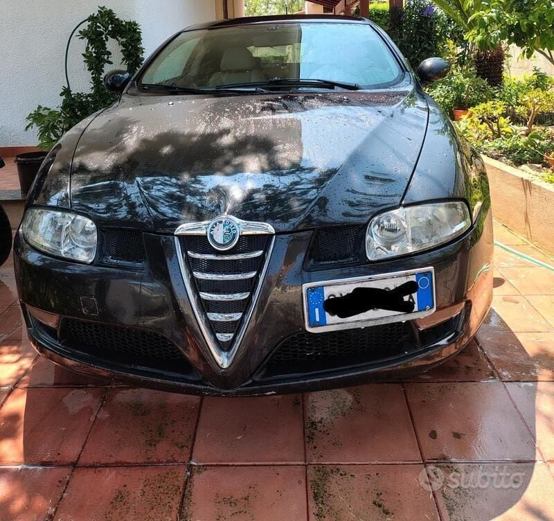 Usata 2006 Alfa Romeo GT Coupé | 1800 € (Buon prezzo) - Immagine 1/4