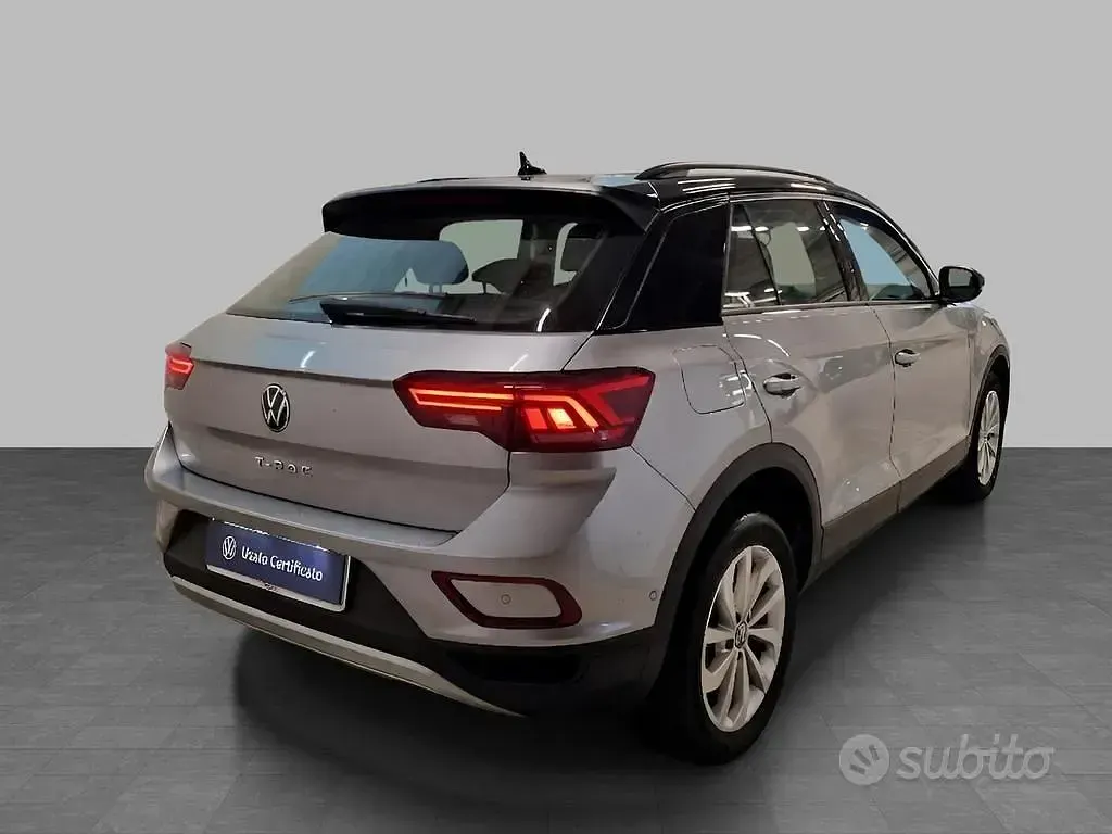 Usata VW T-Roc Life 110 CV (80 kW) 2023 Pyrit silver metallizzato nero SUV