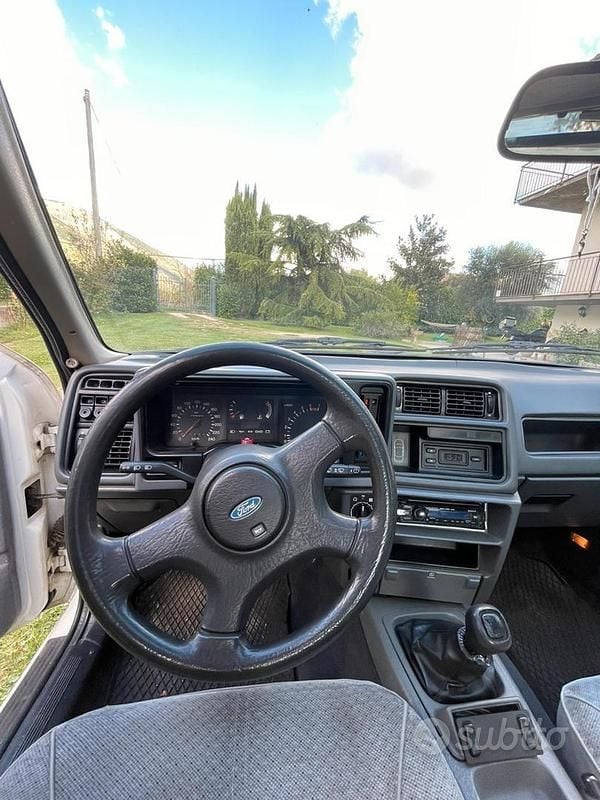 Usata Ford Sierra Ghia 122 CV (89 kW) 1991 Bianco