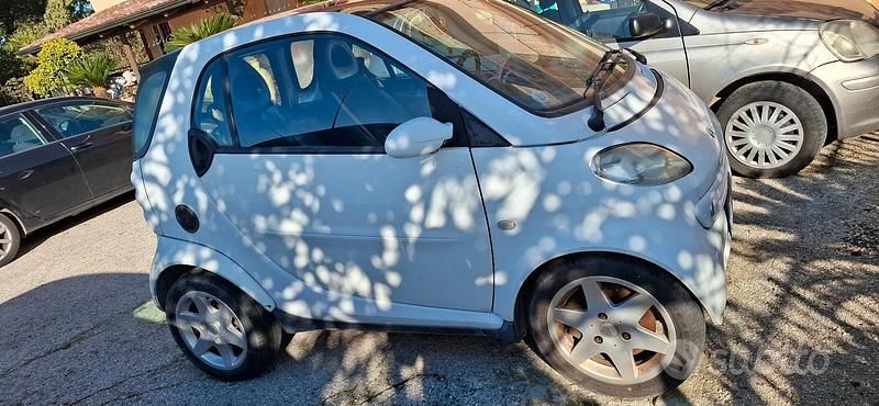 Begagnad Smart ForTwo Coupé 54 HK (39 kW) 2000 Vit Sportkupé