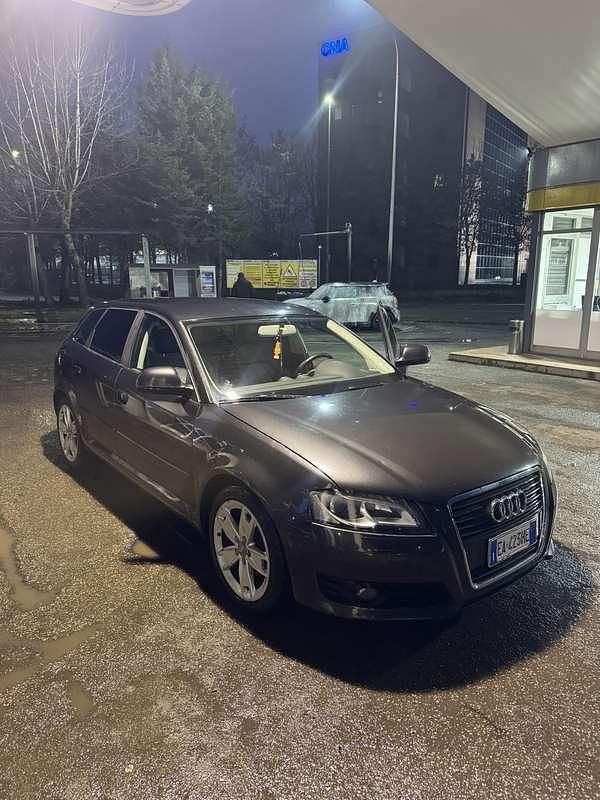 Usata Audi A3 Sportback Ambiente 105 CV (77 kW) 2010 Grigio Utilitaria