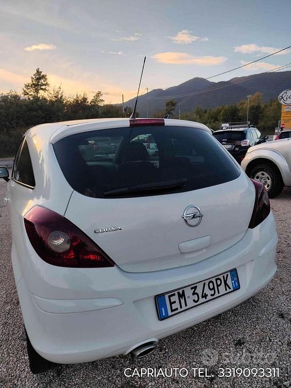 Usata Opel Corsa 101 CV (74 kW) 2012 Bianco Utilitaria