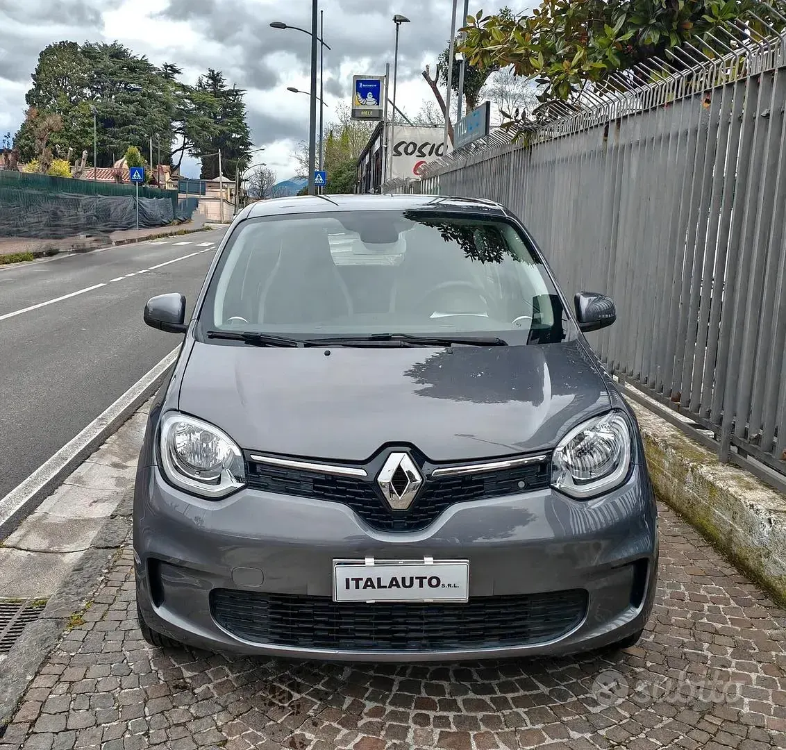 Usado Renault Twingo Equilibre 65 HP (47 kW) 2023 Cinzento Citadino
