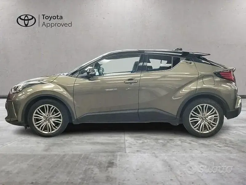 Usata Toyota C-HR Lounge 184 CV (135 kW) 2022 Bronzo SUV