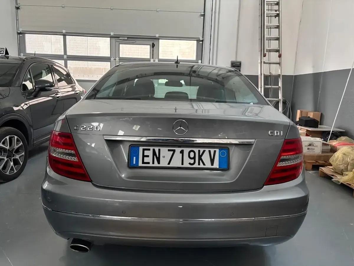 Usata Mercedes 200 Avantgarde 169 CV (124 kW) 2011 Grigio Berlina