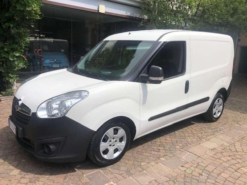 Bianco Usata 2018 Fiat Doblò Monovolume | 9800 € (Buon prezzo) - Immagine 1/4