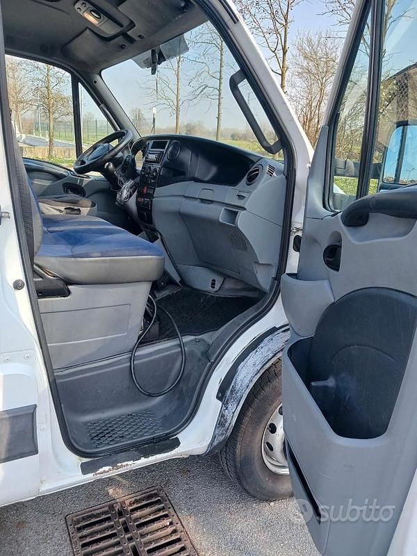 Occasion Iveco Daily 82 ch (60 kW) 2007 Blanc Break
