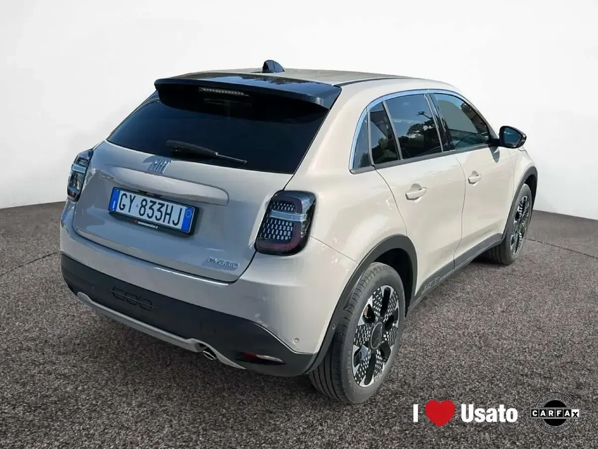 Usata Fiat 600 La Prima 110 CV (80 kW) 2025 Beige SUV