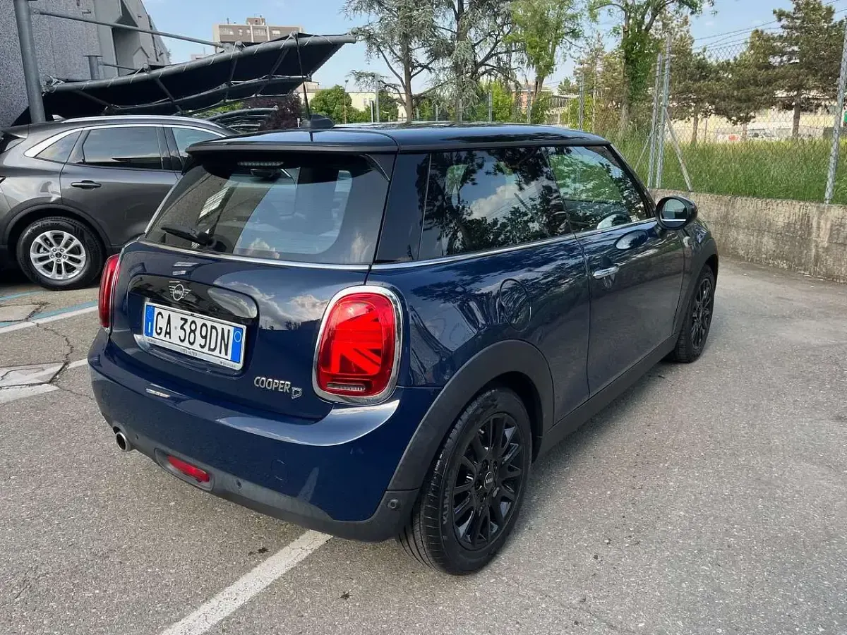 Usata Mini Cooper D 116 CV (85 kW) 2019 Blu/azzurro Utilitaria