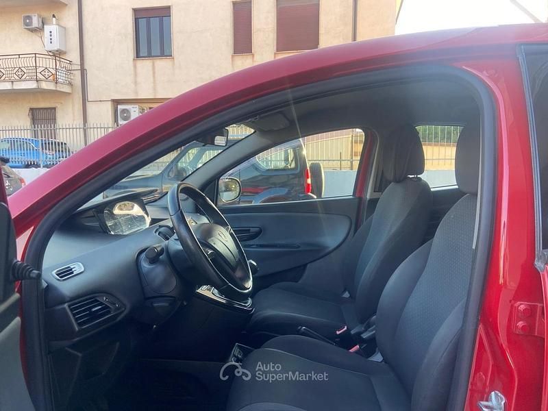 Usata Lancia Ypsilon Gold 69 CV (50 kW) 2015 Rosso Utilitaria