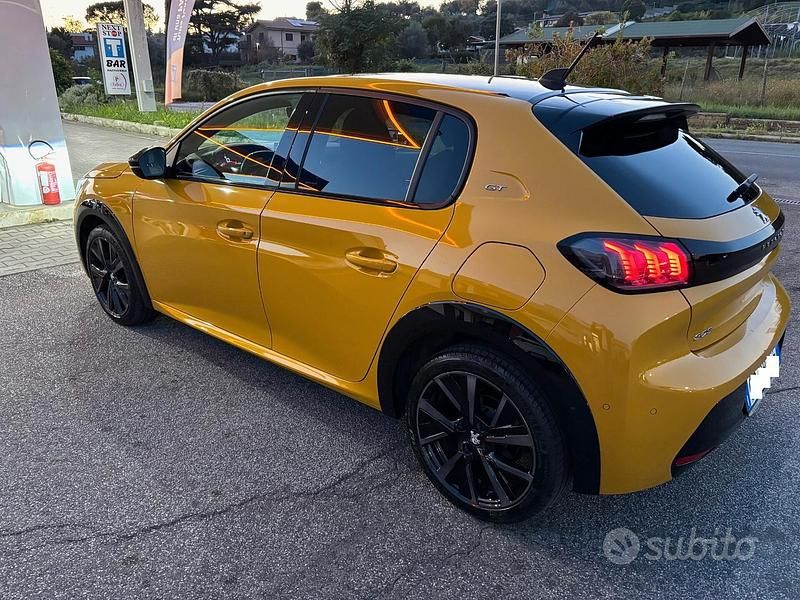 Usata Peugeot 208 GT 101 CV (74 kW) 2021 Giallo Utilitaria