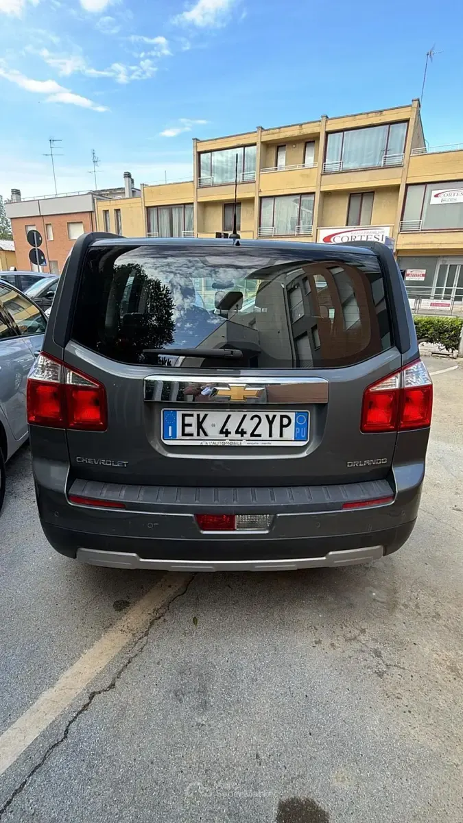 Usata Chevrolet Orlando 141 CV (103 kW) 2012 Gray Monovolume
